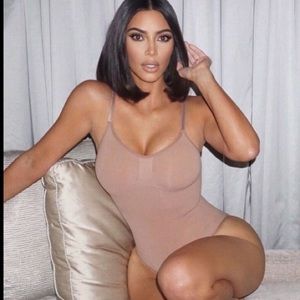 Skims seamless sculpting bodysuit